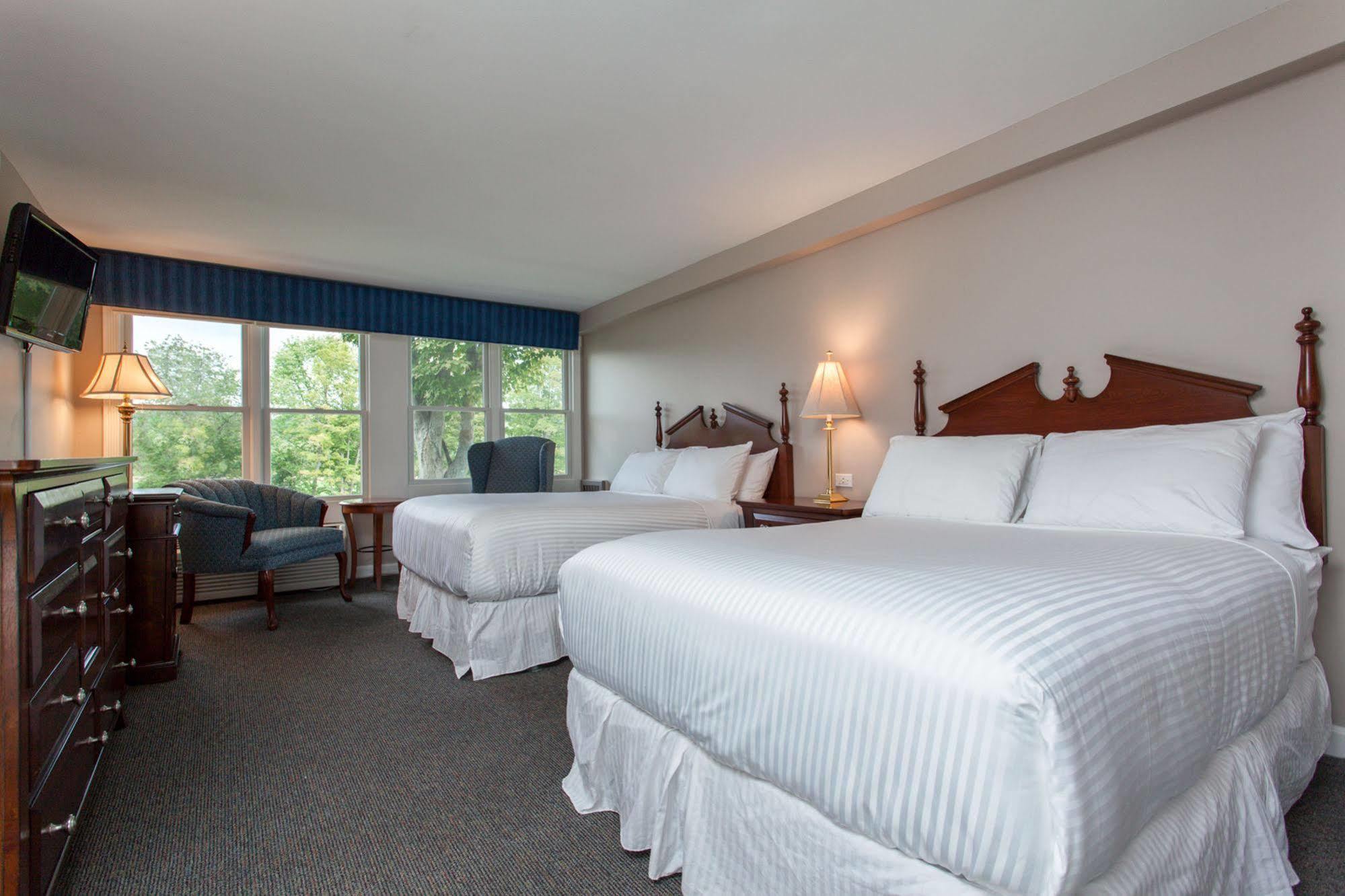 The Shire Woodstock Hotel Exterior photo