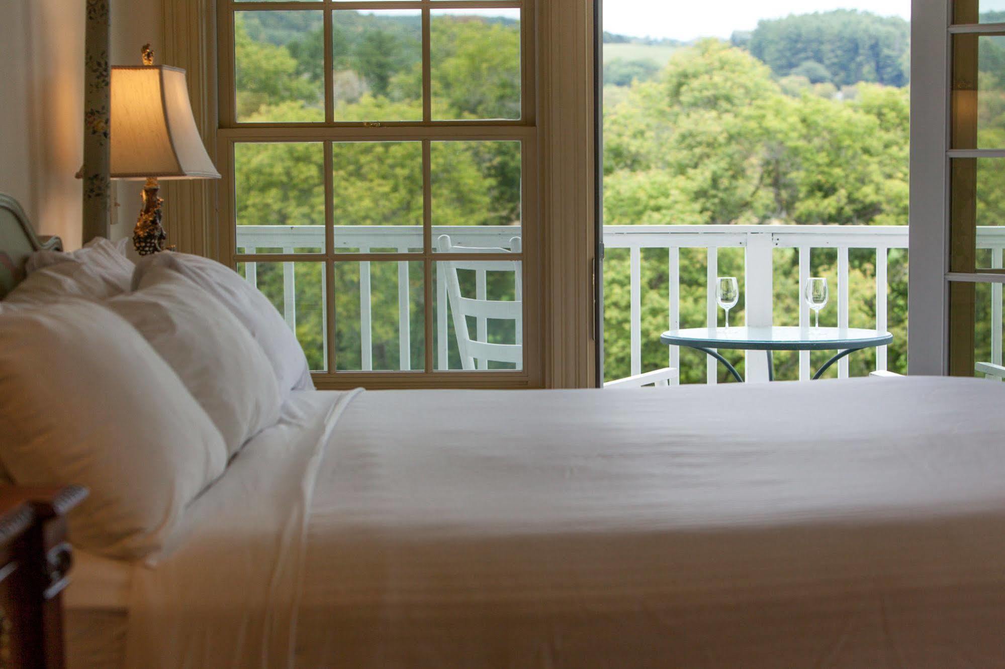 The Shire Woodstock Hotel Exterior photo