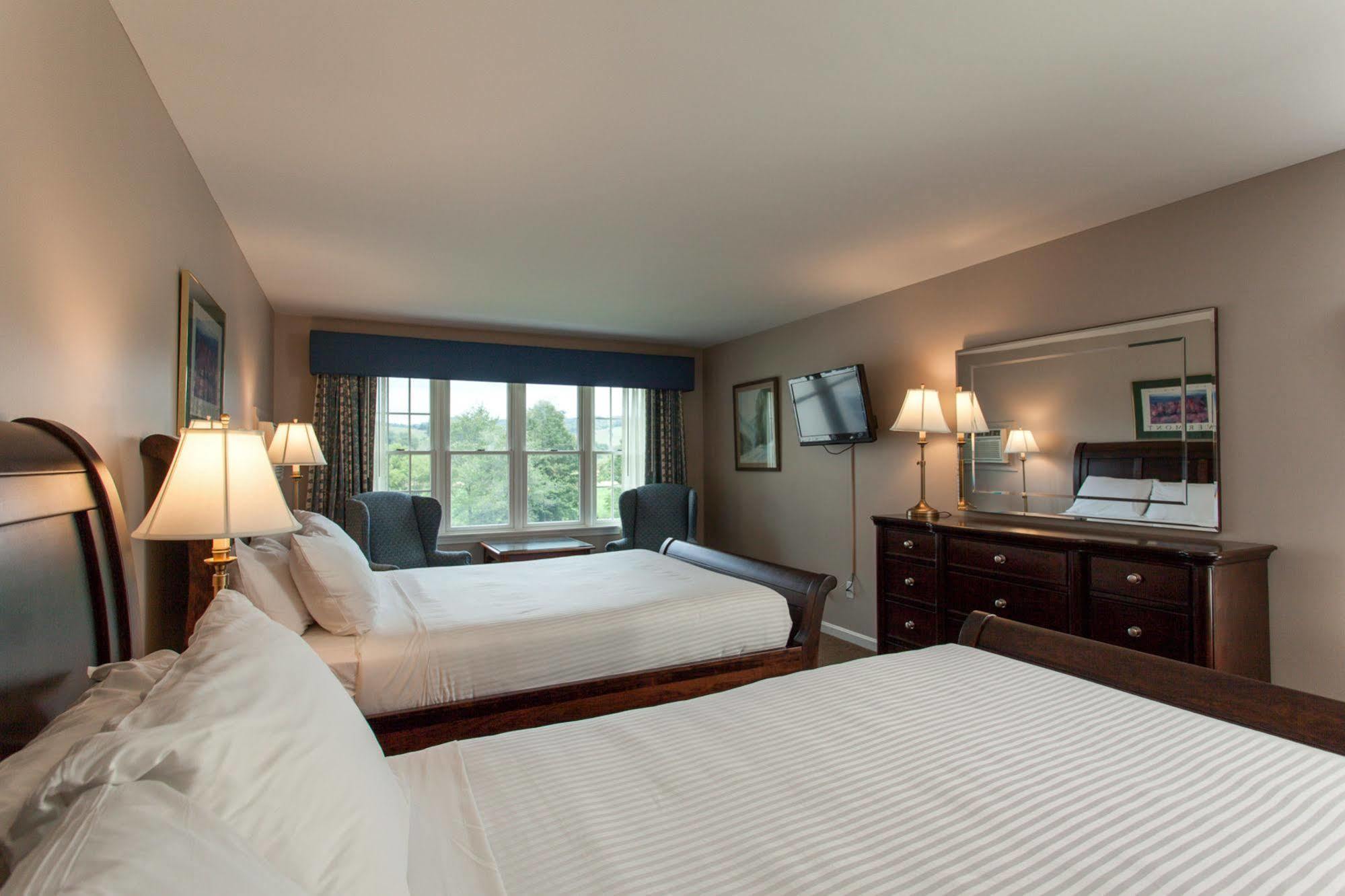 The Shire Woodstock Hotel Exterior photo